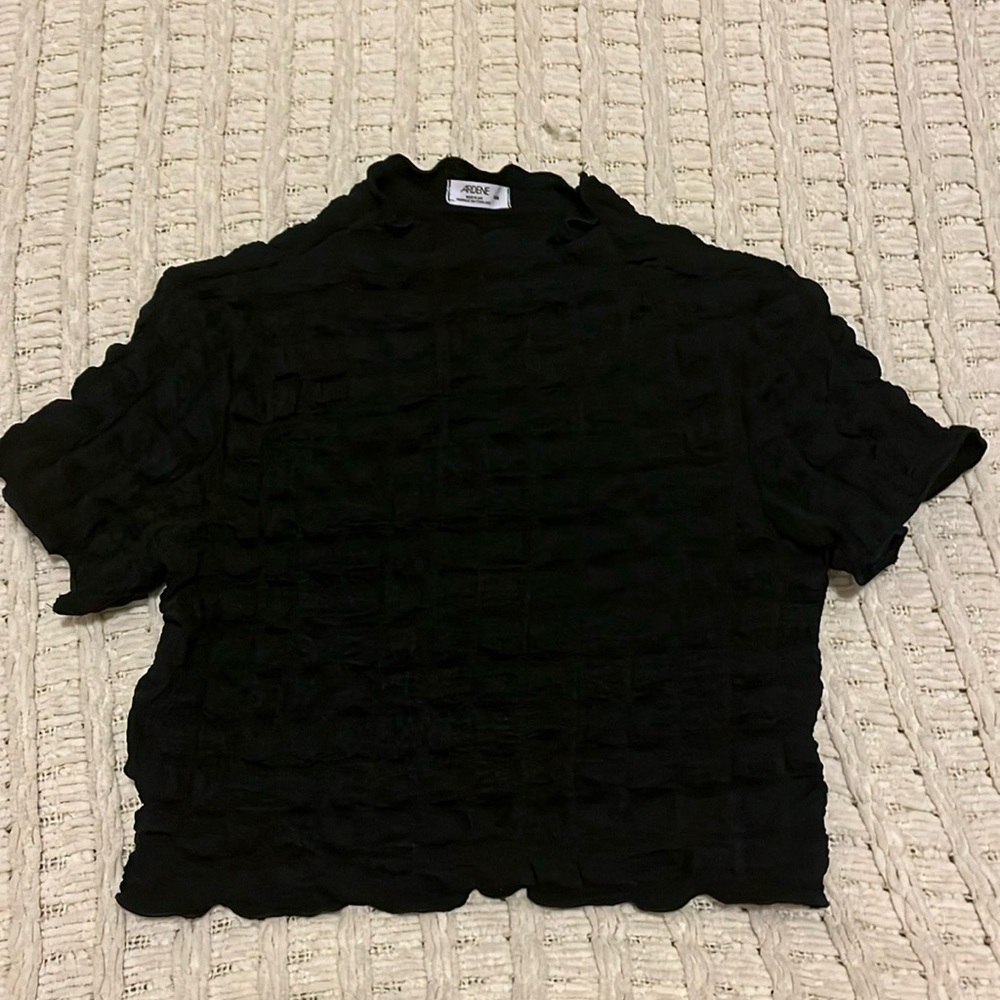 NWOT ARDENE Bubble Texture Crop Top